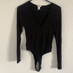 Black long sleeve v-neck bodysuit